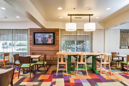 Fairfield Inn & Suites Jacksonville Airport - image 10