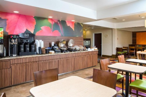 Fairfield Inn & Suites Jacksonville Airport - image 3