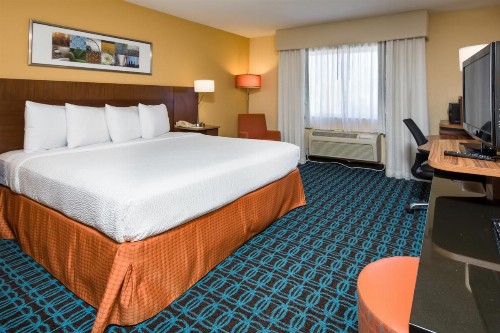 Fairfield Inn & Suites Jacksonville Airport - image 6