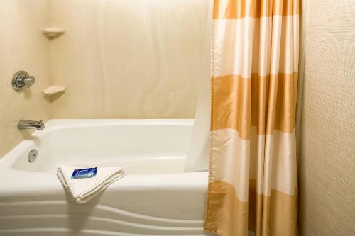 Fairfield Inn & Suites Jacksonville Airport - image 9