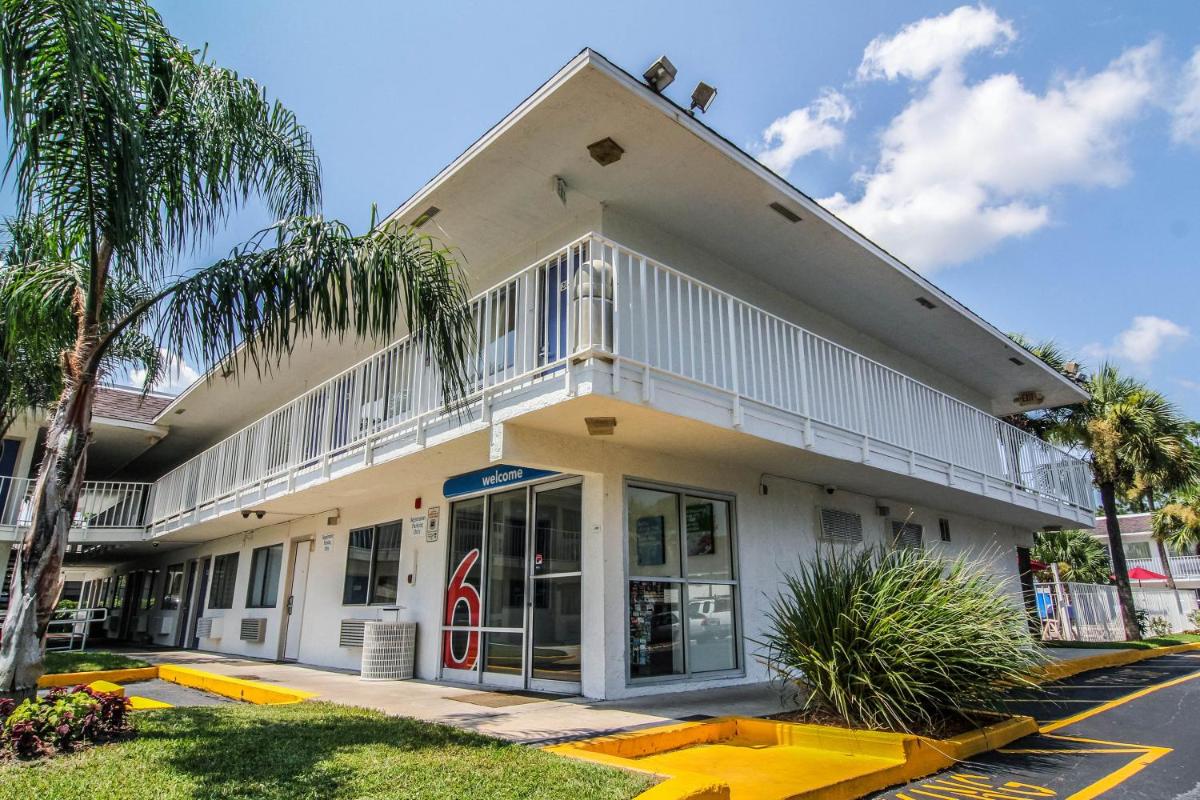 Motel 6-Jacksonville FL - Orange Park - image 2