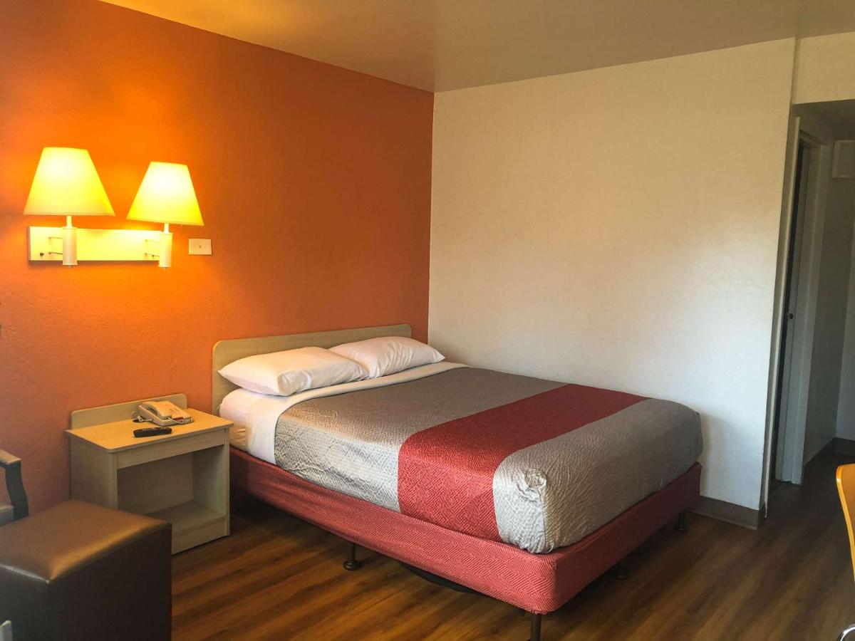 Motel 6-Jacksonville FL - Orange Park - image 4