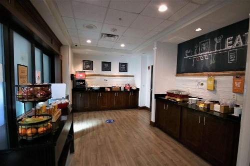 Hampton Inn & Suites Jacksonville Beach Boulevard/Mayo Clinic - image 12