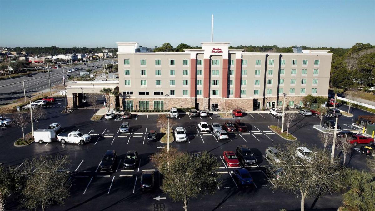 Hampton Inn & Suites Jacksonville Beach Boulevard/Mayo Clinic - image 2
