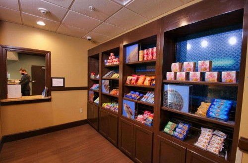 Hampton Inn & Suites Jacksonville Beach Boulevard/Mayo Clinic - image 8