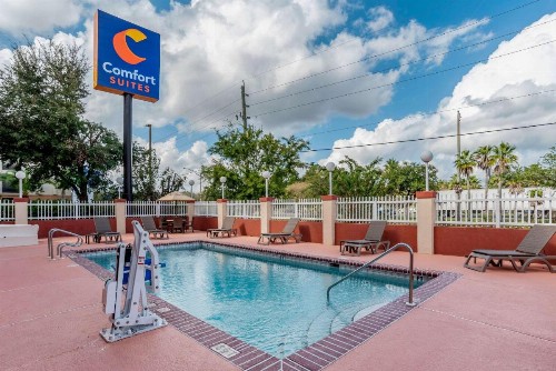 Comfort Suites Airport - image 19