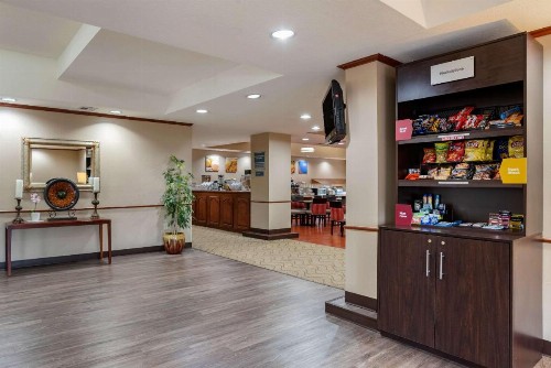 Comfort Suites Airport - image 20