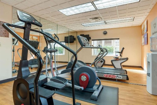 Comfort Suites Airport - image 26