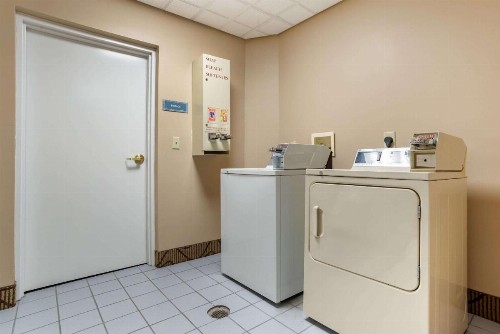 Comfort Suites Airport - image 3