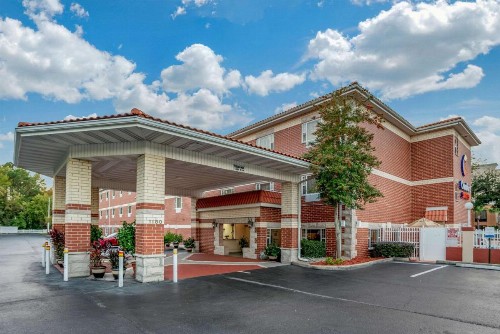 Comfort Suites Airport - image 31