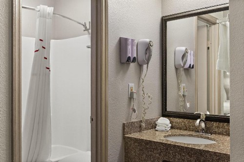 Red Roof Inn Baldwin - image 18