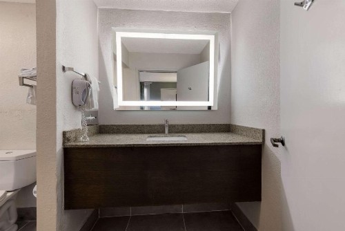 Quality Inn Orange Park Jacksonville - image 14