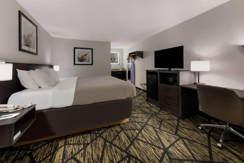 Quality Inn Orange Park Jacksonville - image 17