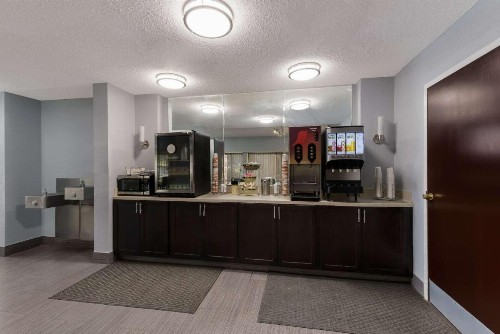 Quality Inn Orange Park Jacksonville - image 25
