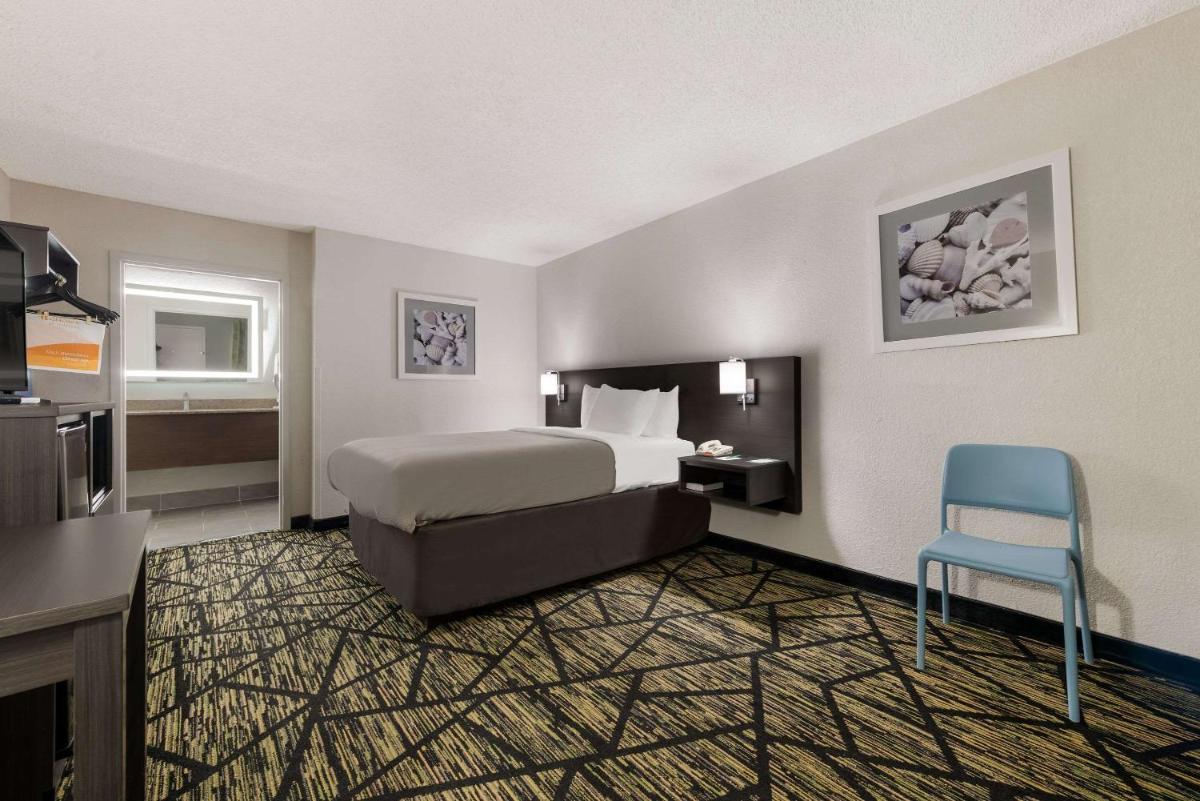 Quality Inn Orange Park Jacksonville - image 7