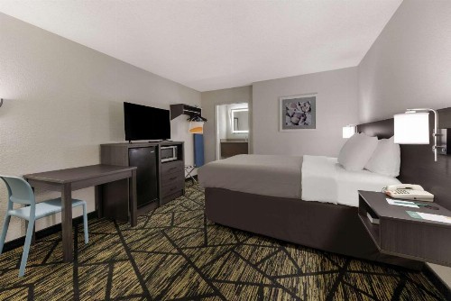 Quality Inn Orange Park Jacksonville - image 8