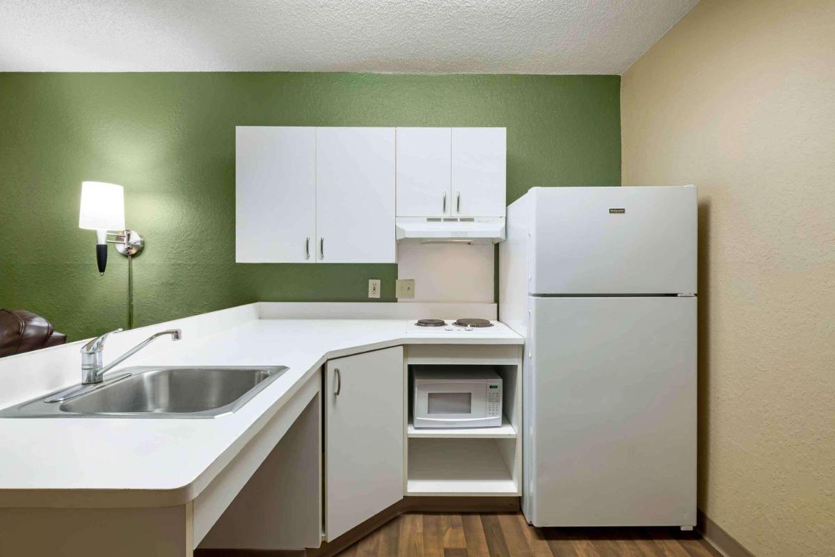 Extended Stay America Suites - Jacksonville - Lenoir Avenue East - image 4
