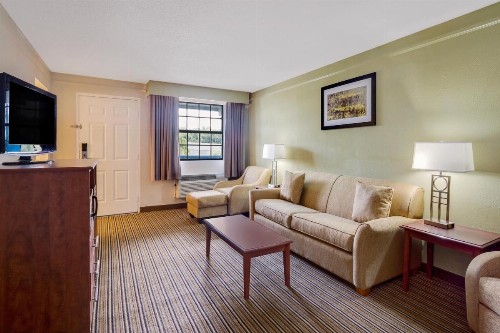 Baymont by Wyndham Jacksonville Orange Park - image 10