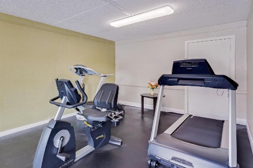 Baymont by Wyndham Jacksonville Orange Park - image 11