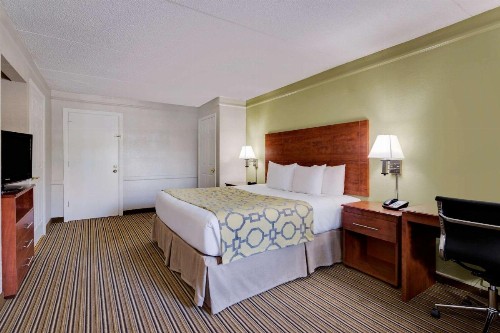 Baymont by Wyndham Jacksonville Orange Park - image 13