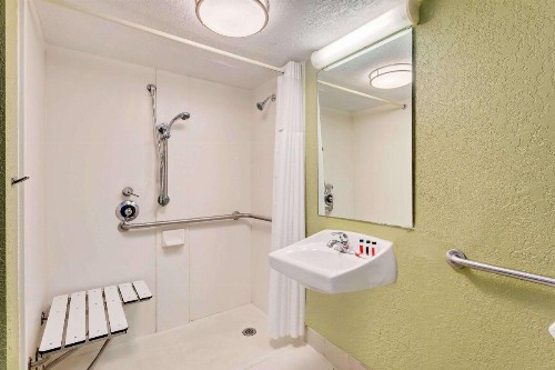 Baymont by Wyndham Jacksonville Orange Park - image 18