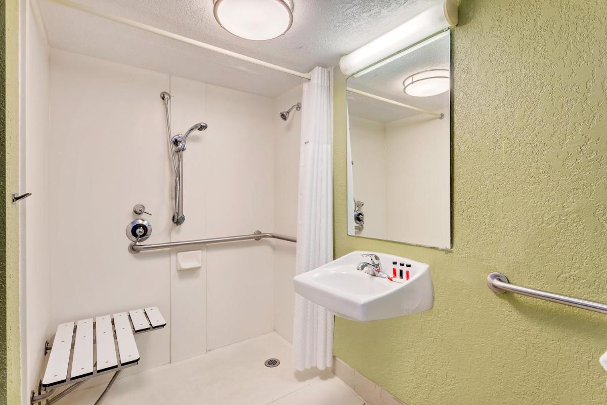 Baymont by Wyndham Jacksonville Orange Park - image 7