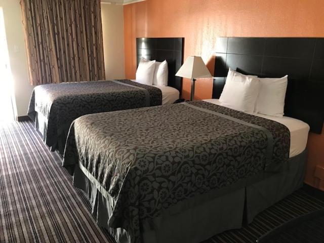 Days Inn by Wyndham Jacksonville Baymeadows - image 4
