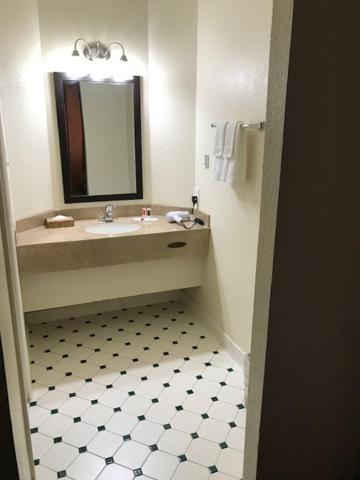 Days Inn by Wyndham Jacksonville Baymeadows - image 6