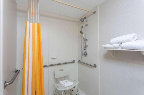 La Quinta by Wyndham Jacksonville Butler Blvd - image 11