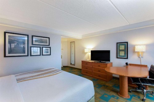 La Quinta by Wyndham Jacksonville Butler Blvd - image 28