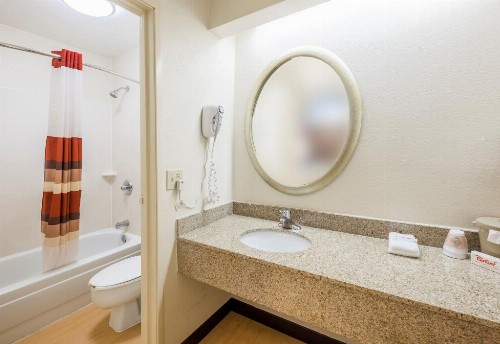 Red Roof Inn Jacksonville - Orange Park - image 19