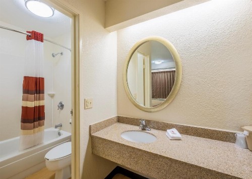 Red Roof Inn Jacksonville Airport - image 23