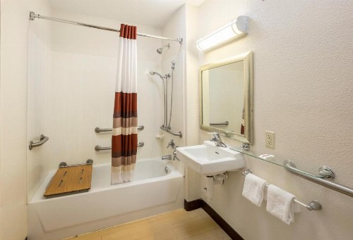 Red Roof Inn Jacksonville Airport - image 24