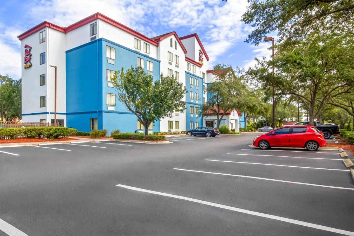 Red Roof Inn PLUS+ Jacksonville – Southpoint - image 2