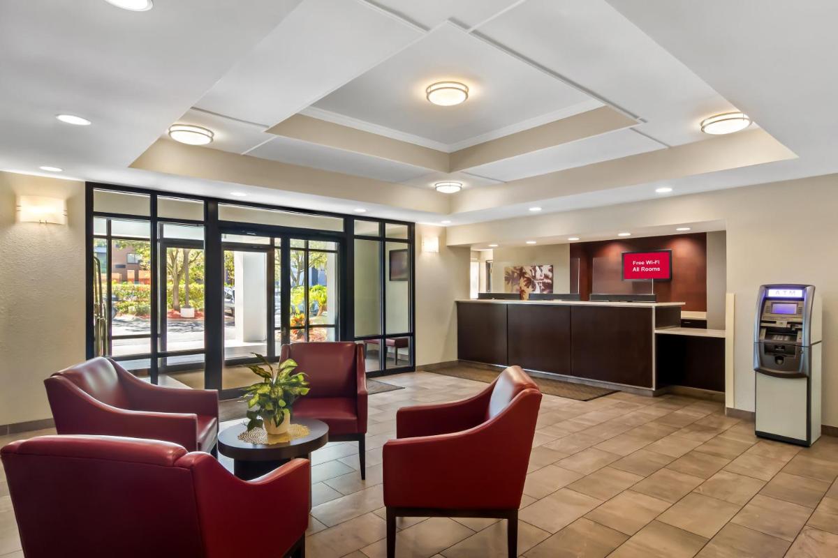 Red Roof Inn PLUS+ Jacksonville – Southpoint - image 3