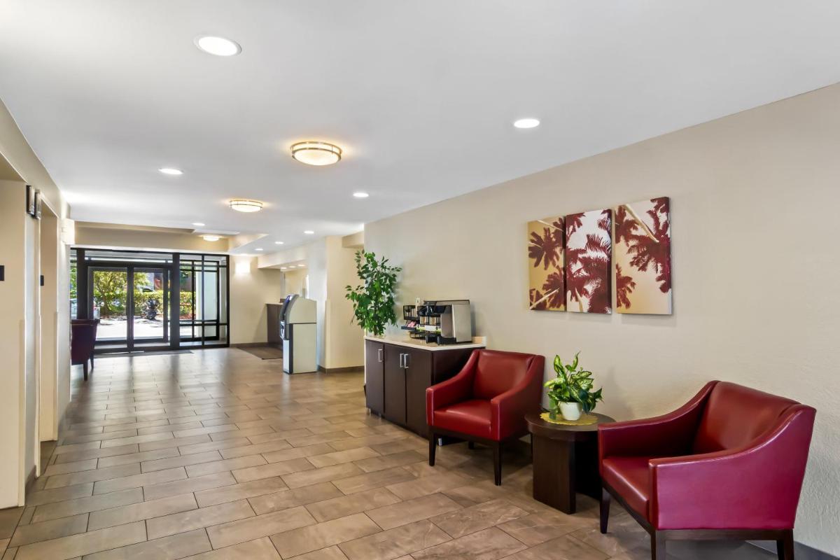 Red Roof Inn PLUS+ Jacksonville – Southpoint - image 4