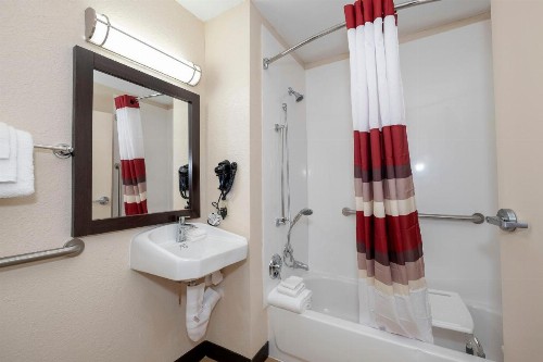 Red Roof Inn PLUS+ Jacksonville – Southpoint - image 40