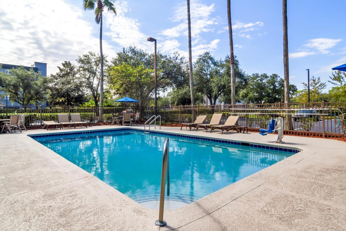 Red Roof Inn PLUS+ Jacksonville – Southpoint - image 6