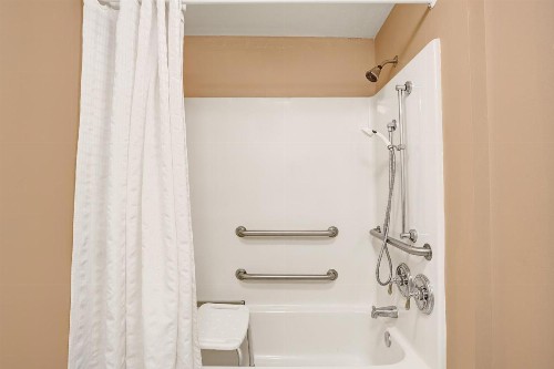 Baymont by Wyndham Jacksonville/Butler Blvd - image 14