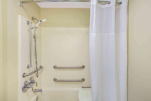 Baymont by Wyndham Jacksonville/Butler Blvd - image 15