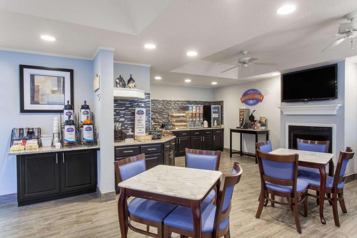 Baymont by Wyndham Jacksonville/Butler Blvd - image 3