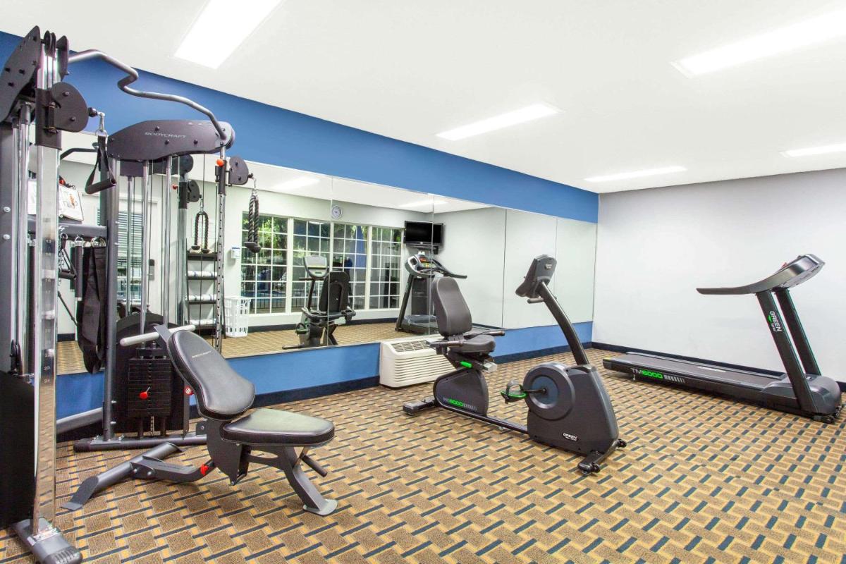 Baymont by Wyndham Jacksonville/Butler Blvd - image 4