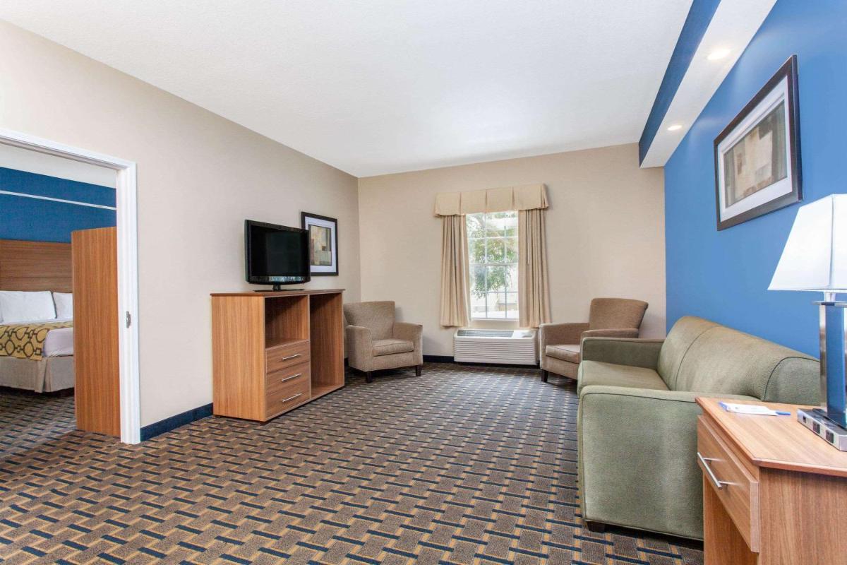 Baymont by Wyndham Jacksonville/Butler Blvd - image 6