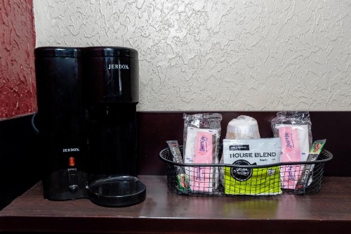 Red Roof Inn Jacksonville - Cruise Port - image 13