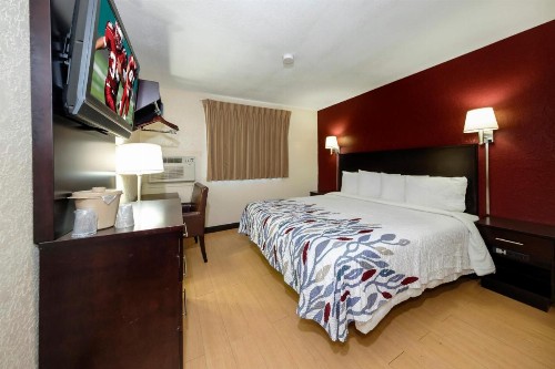 Red Roof Inn Jacksonville - Cruise Port - image 27