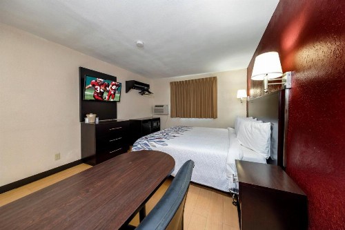 Red Roof Inn Jacksonville - Cruise Port - image 7