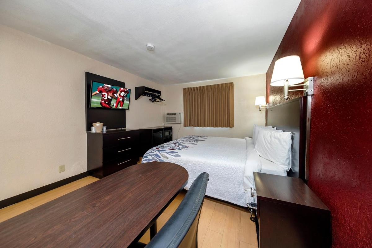 Red Roof Inn Jacksonville - Cruise Port - image 7