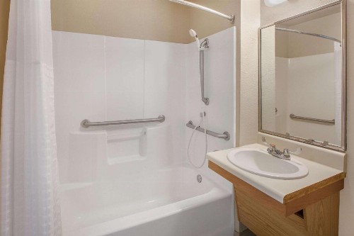 WoodSpring Suites Jacksonville Beach Blvd - image 2