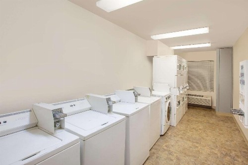 WoodSpring Suites Jacksonville Beach Blvd - image 3