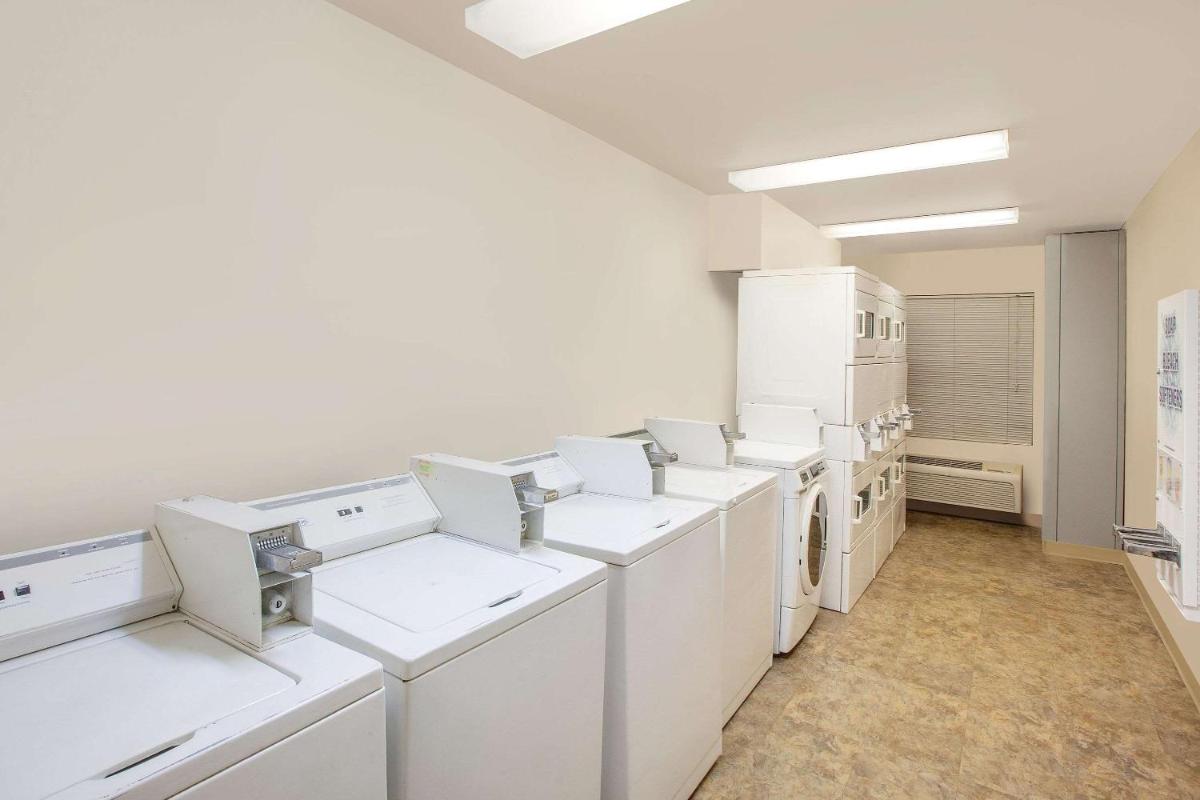 WoodSpring Suites Jacksonville Beach Blvd - image 3